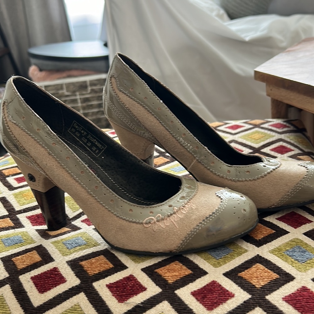 Relay Heels Size 8 - Picture 3 of 5